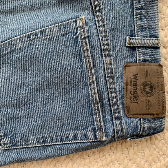 Wrangler Jean Shorts - Mens 38 - Picture 3 of 5